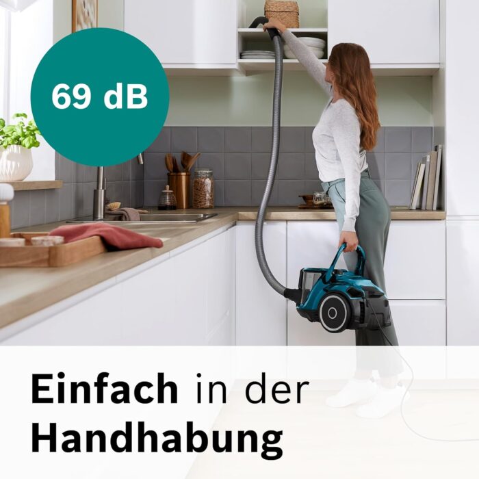 Bosch Staubsauger beutellos Serie 6 ProFamily BGC41XFMLY, ideal für Allergiker, Hygiene-Filter, 10 J. Motorgarantie, Spielzeugfalle, XXL-Polsterdüse, XXL-Fugendüse, hohe Saugkraft, leise, 750 W, blau